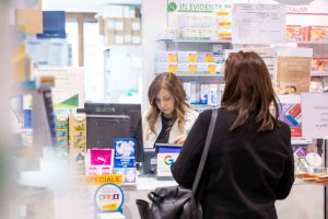 2_farmacista_farmacia_san_francesco_al_campo